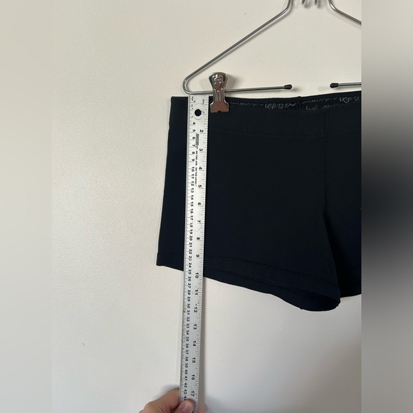 Lululemon Boogie On Shorts Black Size 6 - Picture 5 of 9